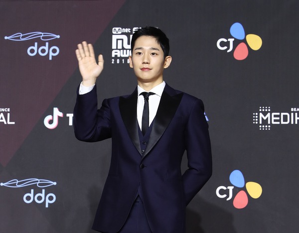 Jung Hae-In from All The Red Carpet Looks At The 2018 Mnet Asian Music